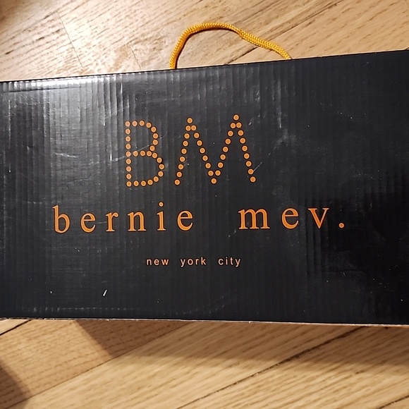 Ladies Bernie Mev Sandles Size 39/8 - Picture 9 of 10